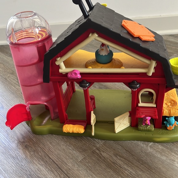 Interactive Musical Red Barn - Picture 3 of 5